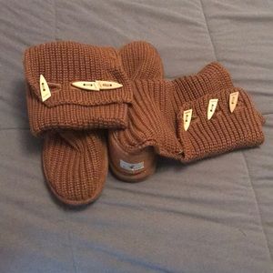 Knit bearpaw boots!